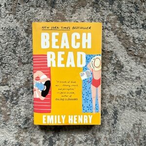 BEACH READ BY EMILY HENRY